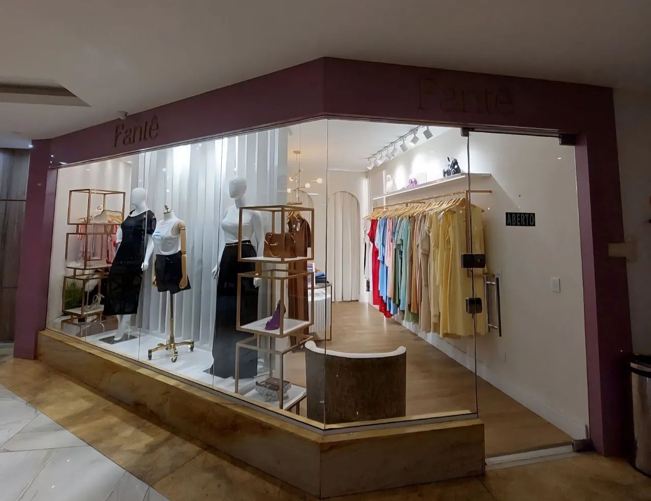 Passo loja de roupas feminina 