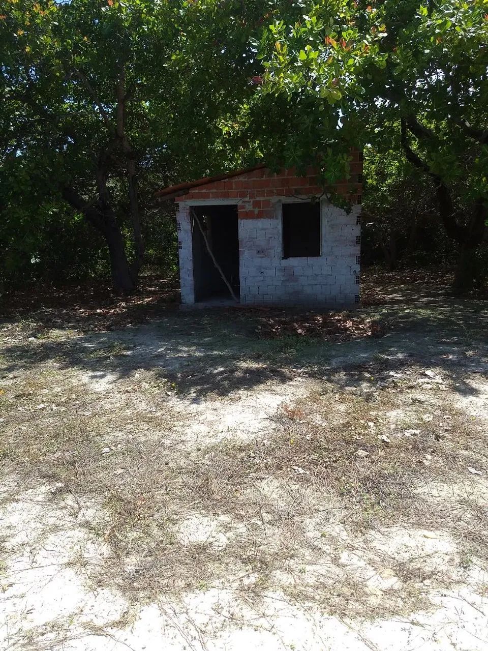 Casinha com terreno 