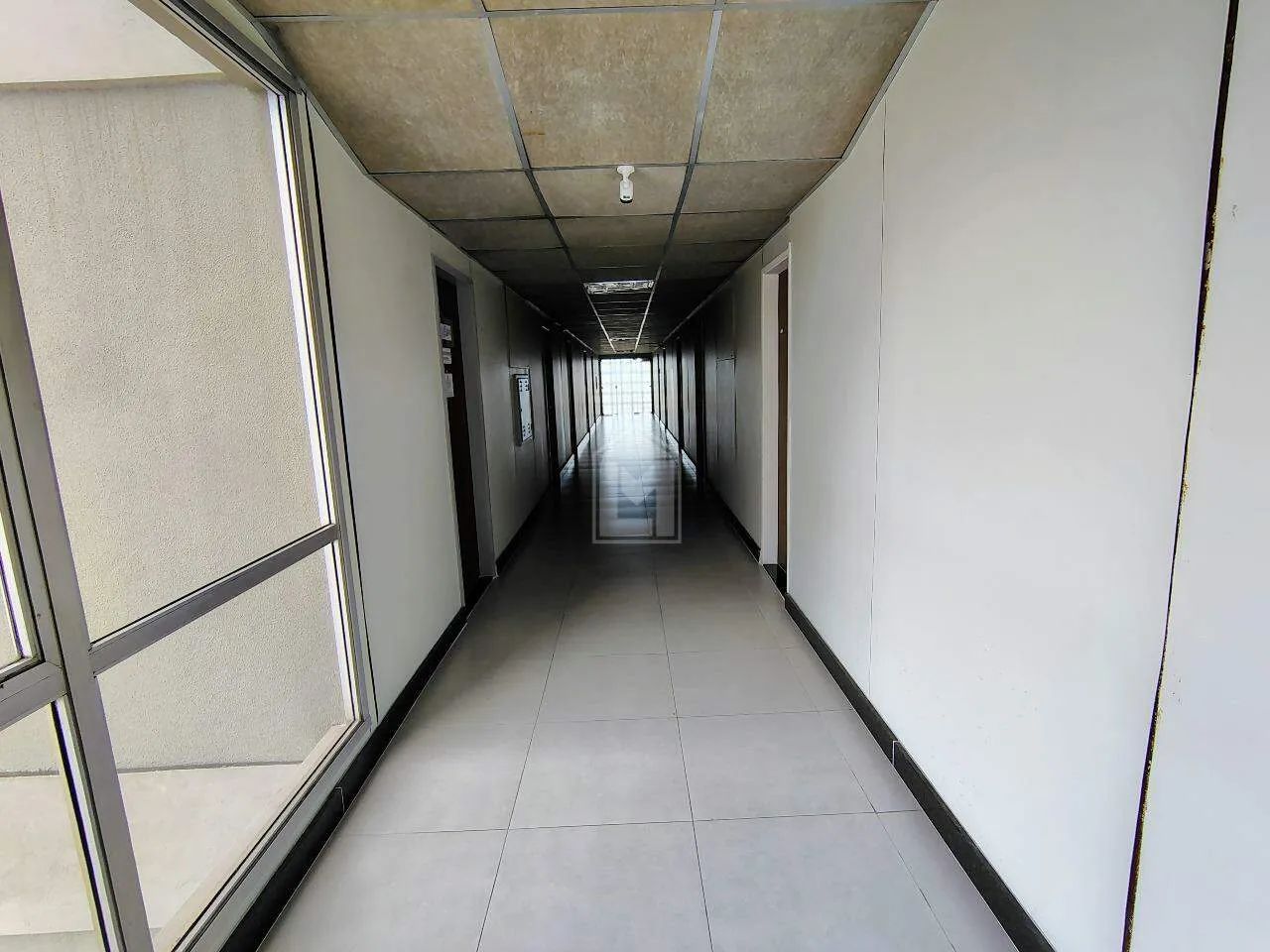 LÍVIA MACHADO ALUGA: Sala Comercial de aproximadamente 50 m² - Foto 5