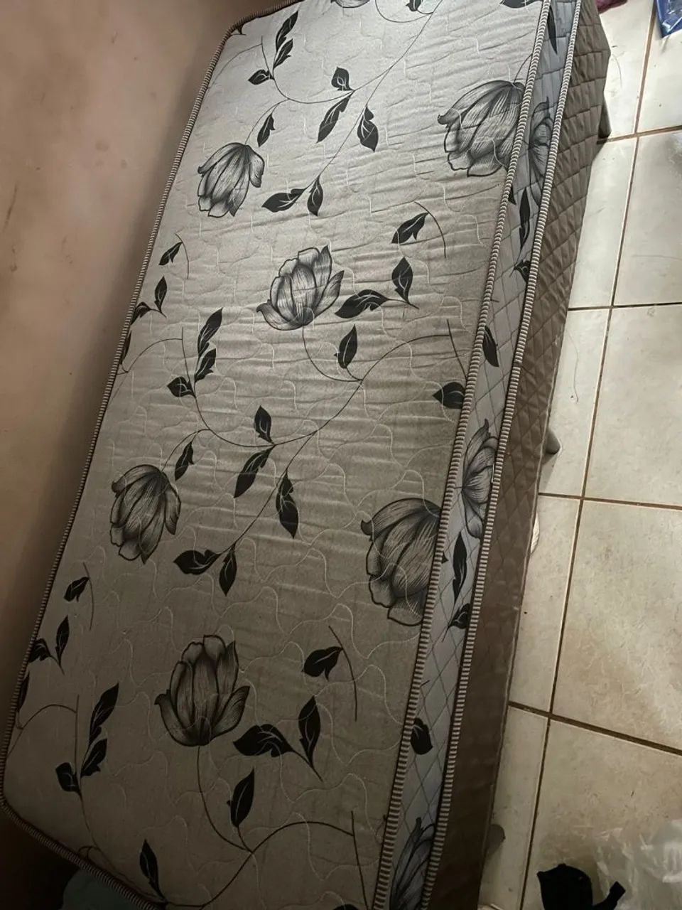 Cama de solteiro seminova