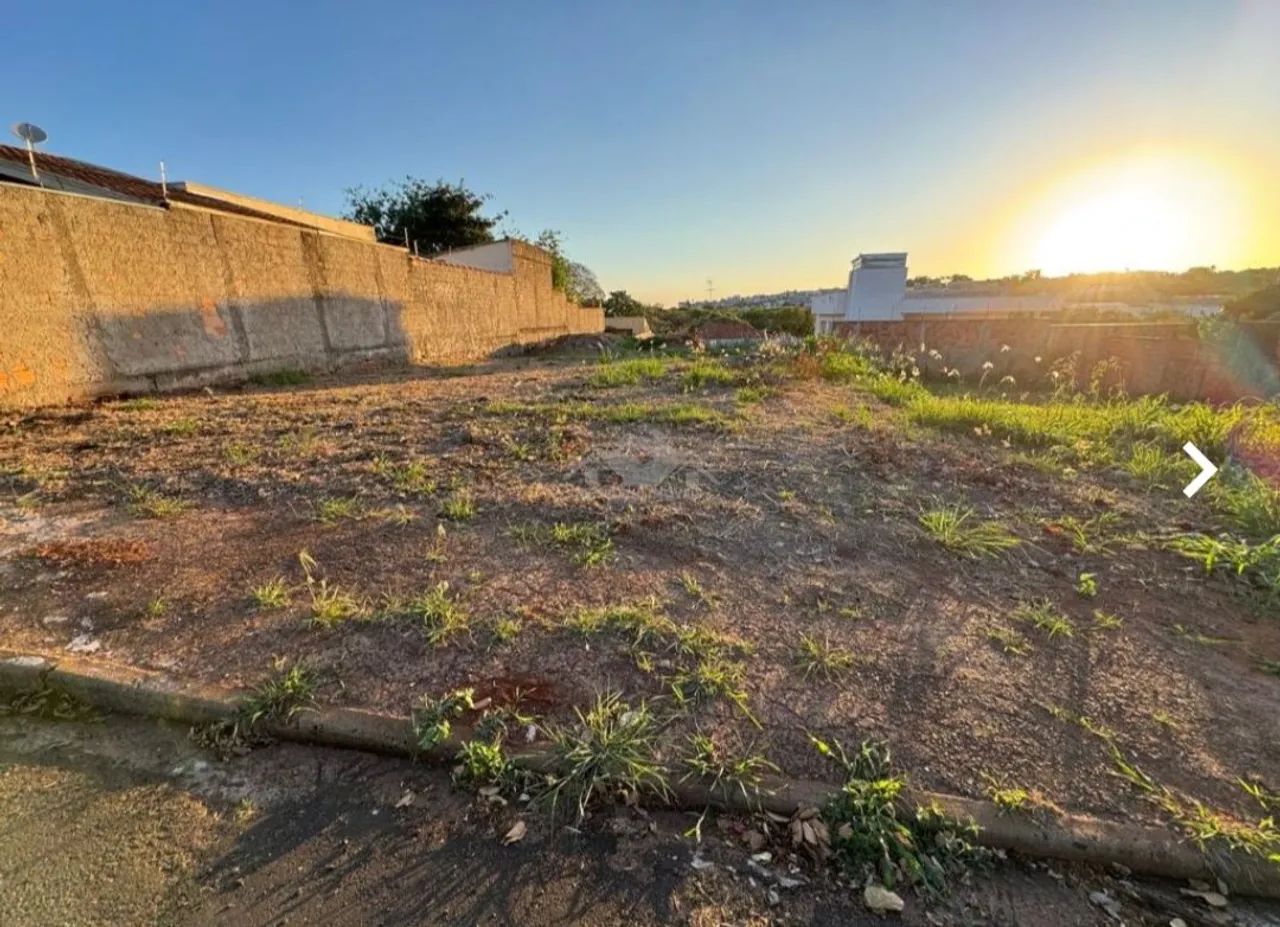 Vende-se Terreno