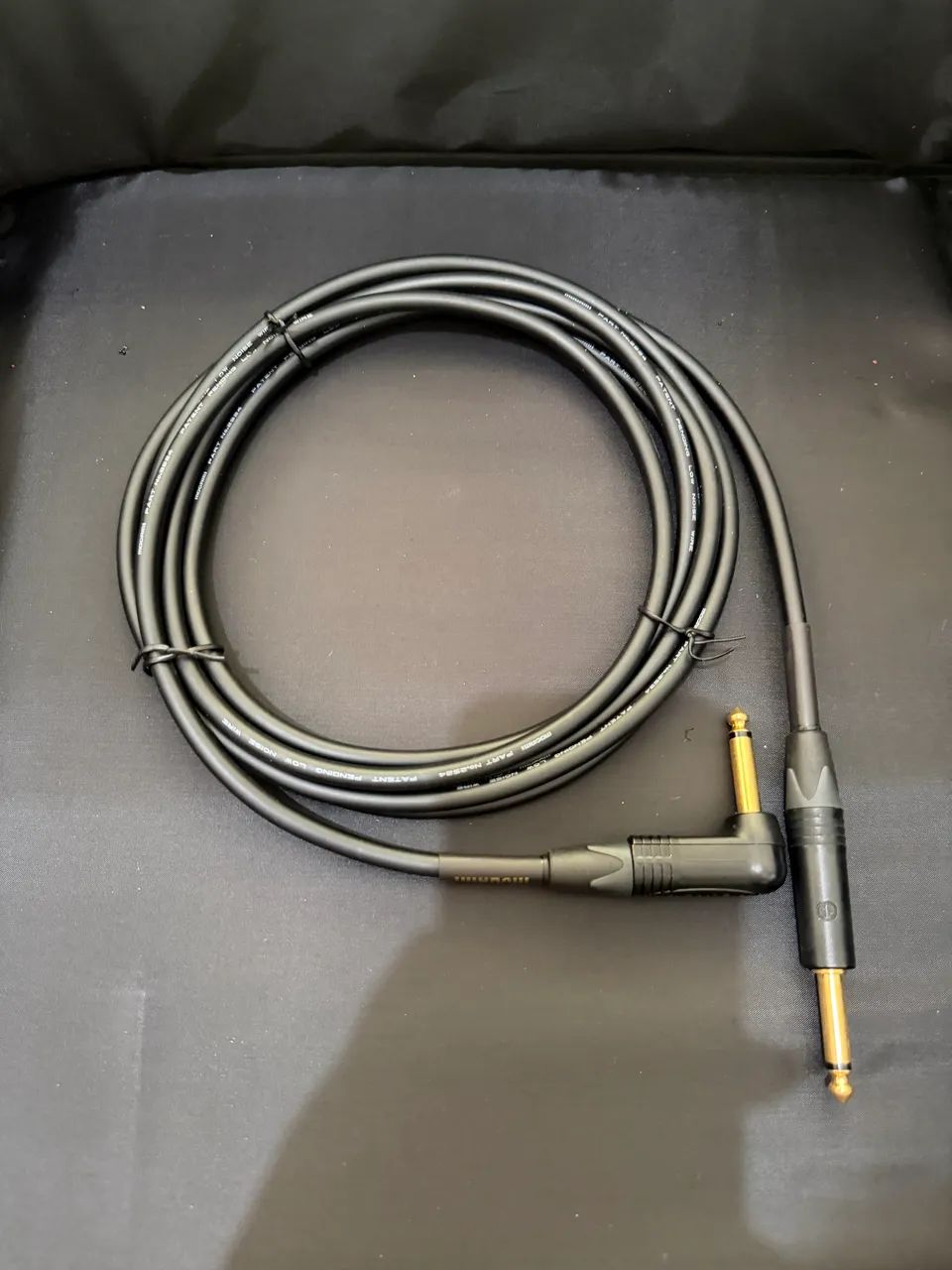 Cabos Mogami 2524 com conectores Neutrik P10 banhados a ouro, 3