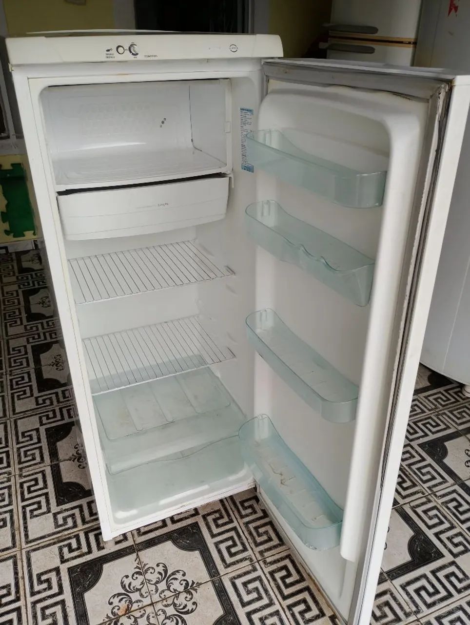 Vendo geladeira funcionando  - Foto 2