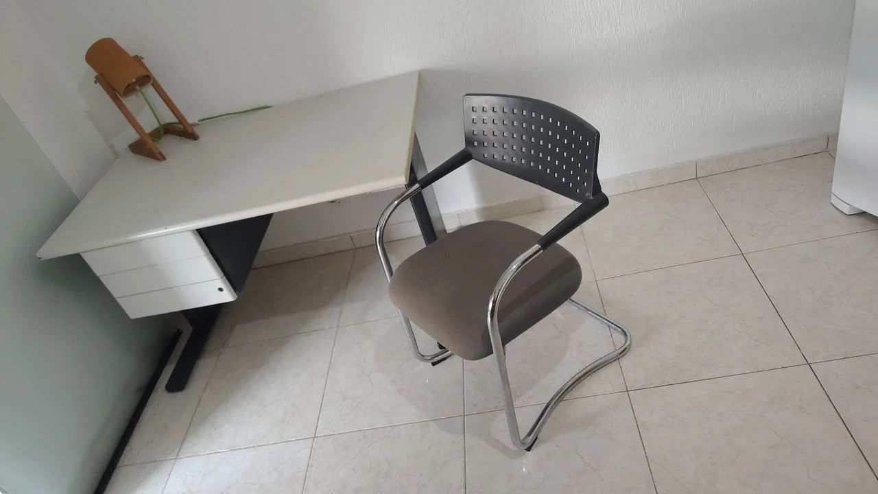 Mesa e cadeira de escritório  - Foto 2