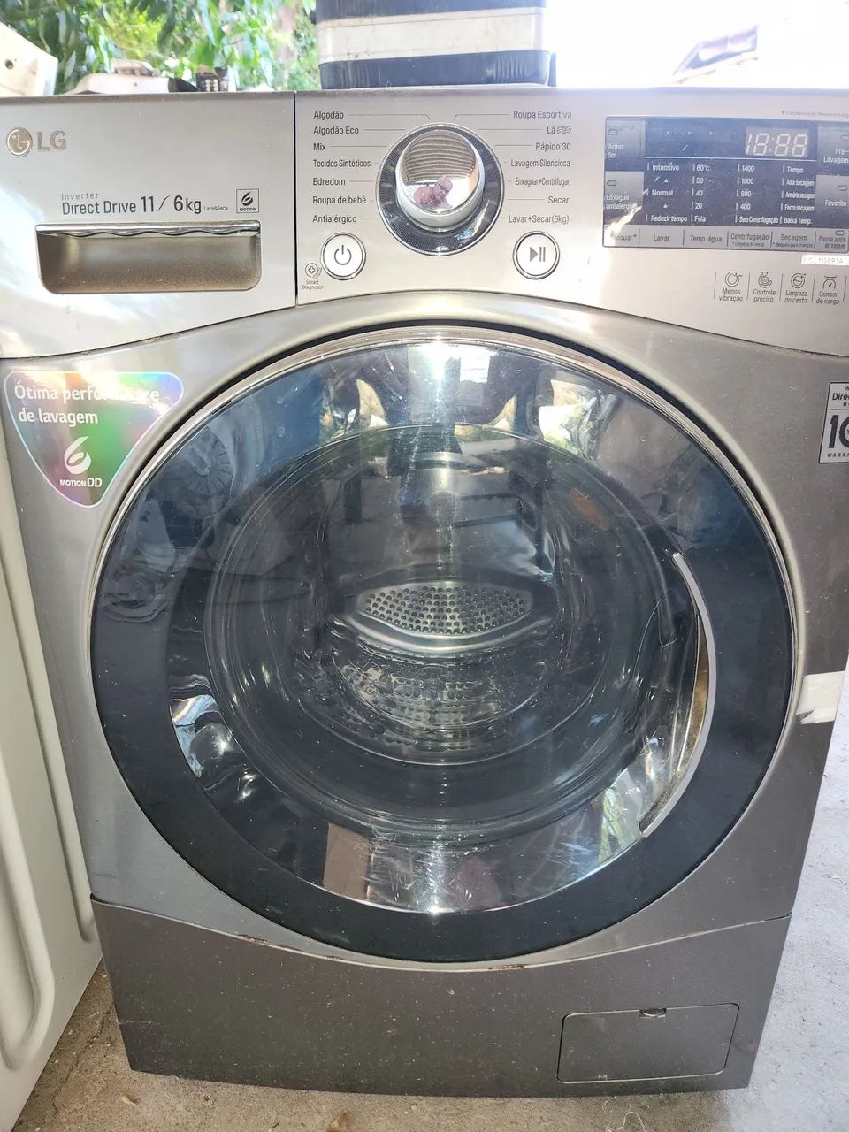 Vende-se lava e seca LG 11 Kg semi-nova