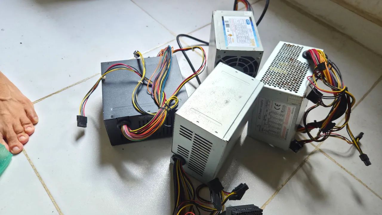 VENDO 4 FONTES DE PC - Foto 2