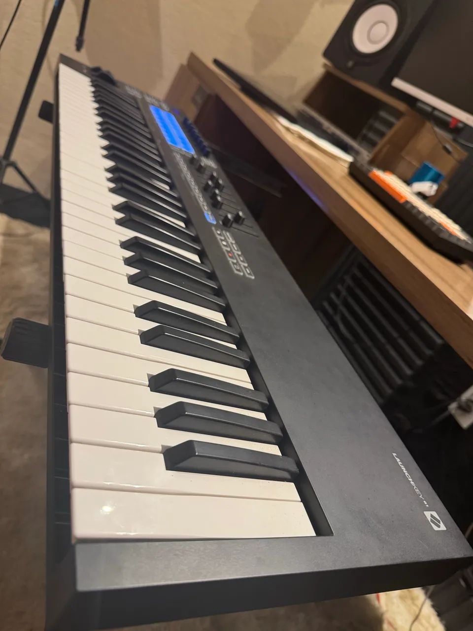 Teclado Novation Launchkey MK3 61 teclas  - Foto 3