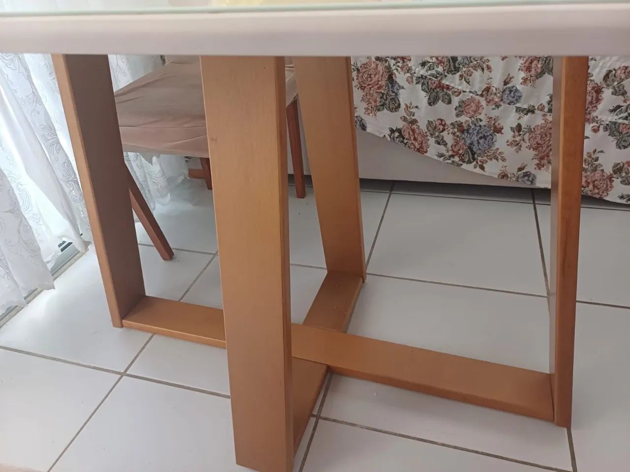 Mesa de madeira para 06 assentos  - Foto 4