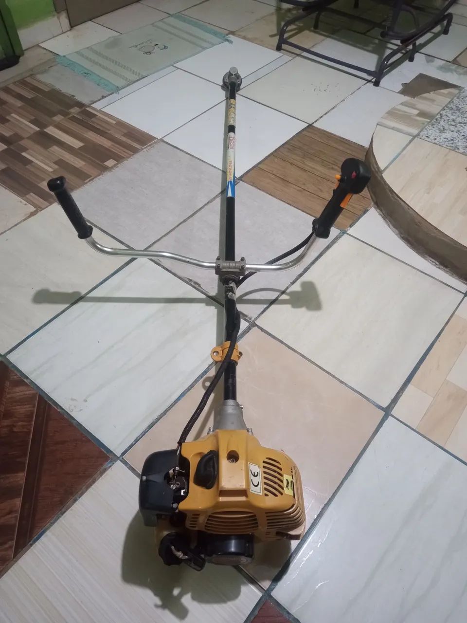 Roçadeira Vulcan a óleo 2 tempo gasolina semi nova valor 1.200