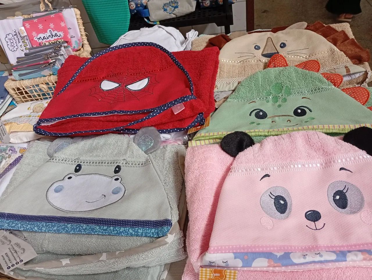 Toalha felpuda com capuz bichinhos 