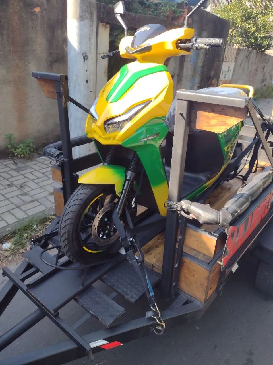Vendo carretinha reboque adaptada para transporte de bikes - Foto 3