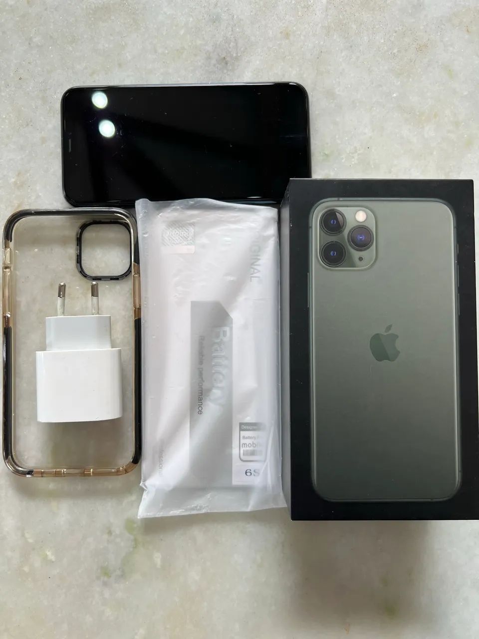 iPhone 11, 64gb carregador original, bateria original nova, com capa - Foto 2