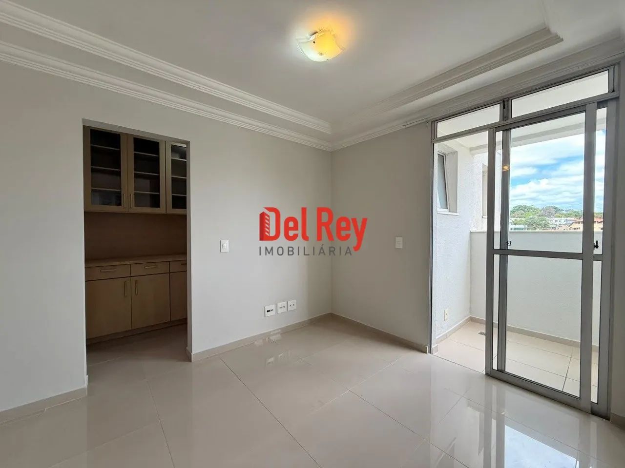 Alugo apartamento 3 quartos com elevador no Caiçara - Foto 2