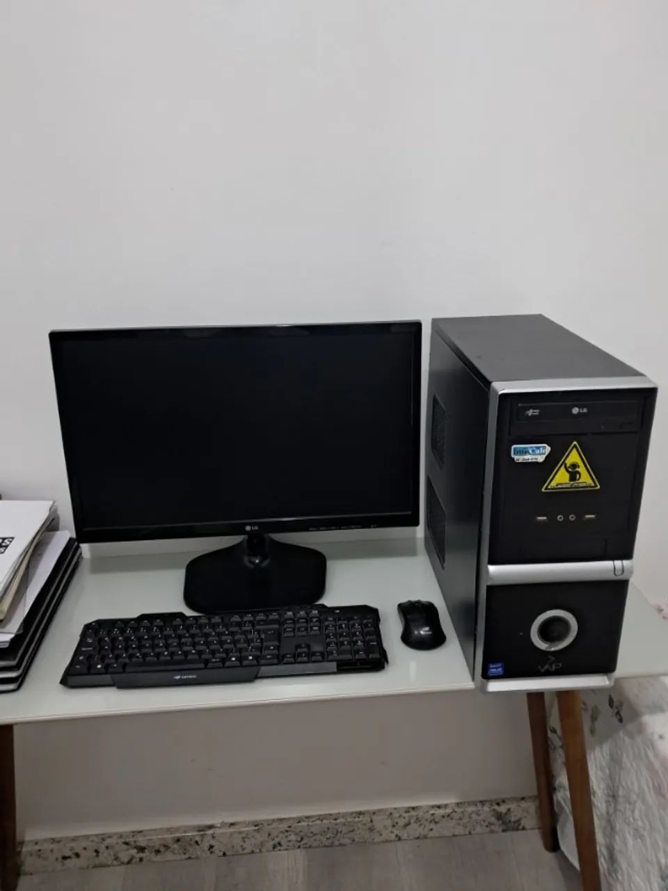 Computador LG com Monitor 22 polegadas, teclado, mouse e impressora 3 em 1.