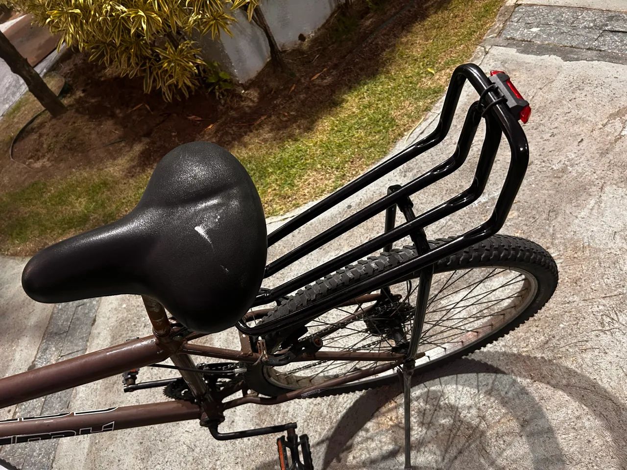 Bicicleta com bagageiro, luz frontal, luz traseira e tripé: R$300,00 - Foto 5