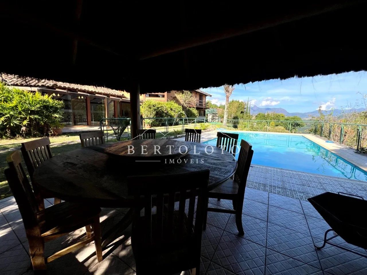 Casa com 5 suítes, chalé de hóspedes e lazer completo - Foto 5