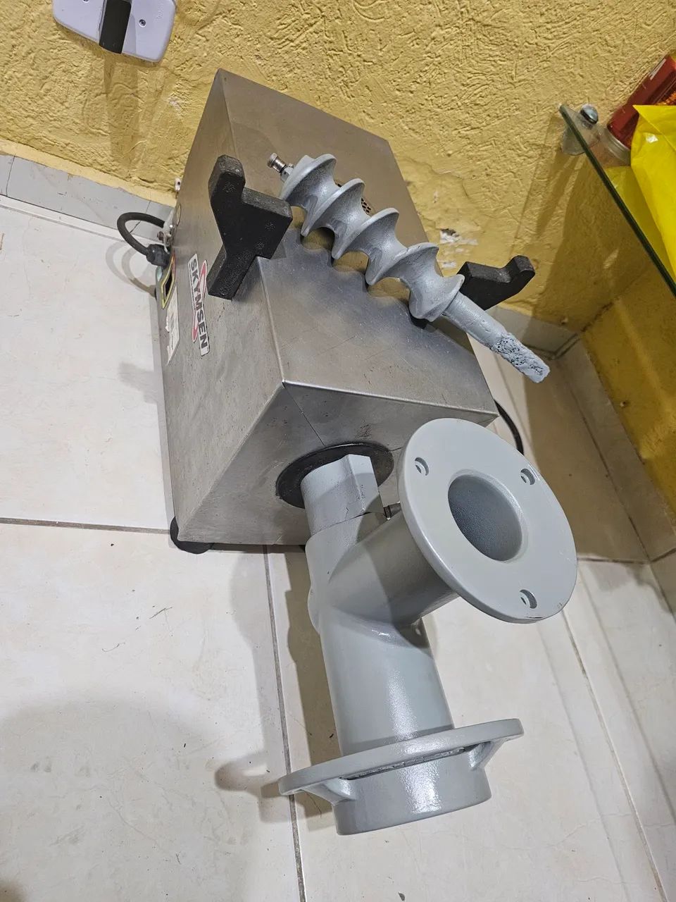 Vendo moedor de carne industrial skymsen