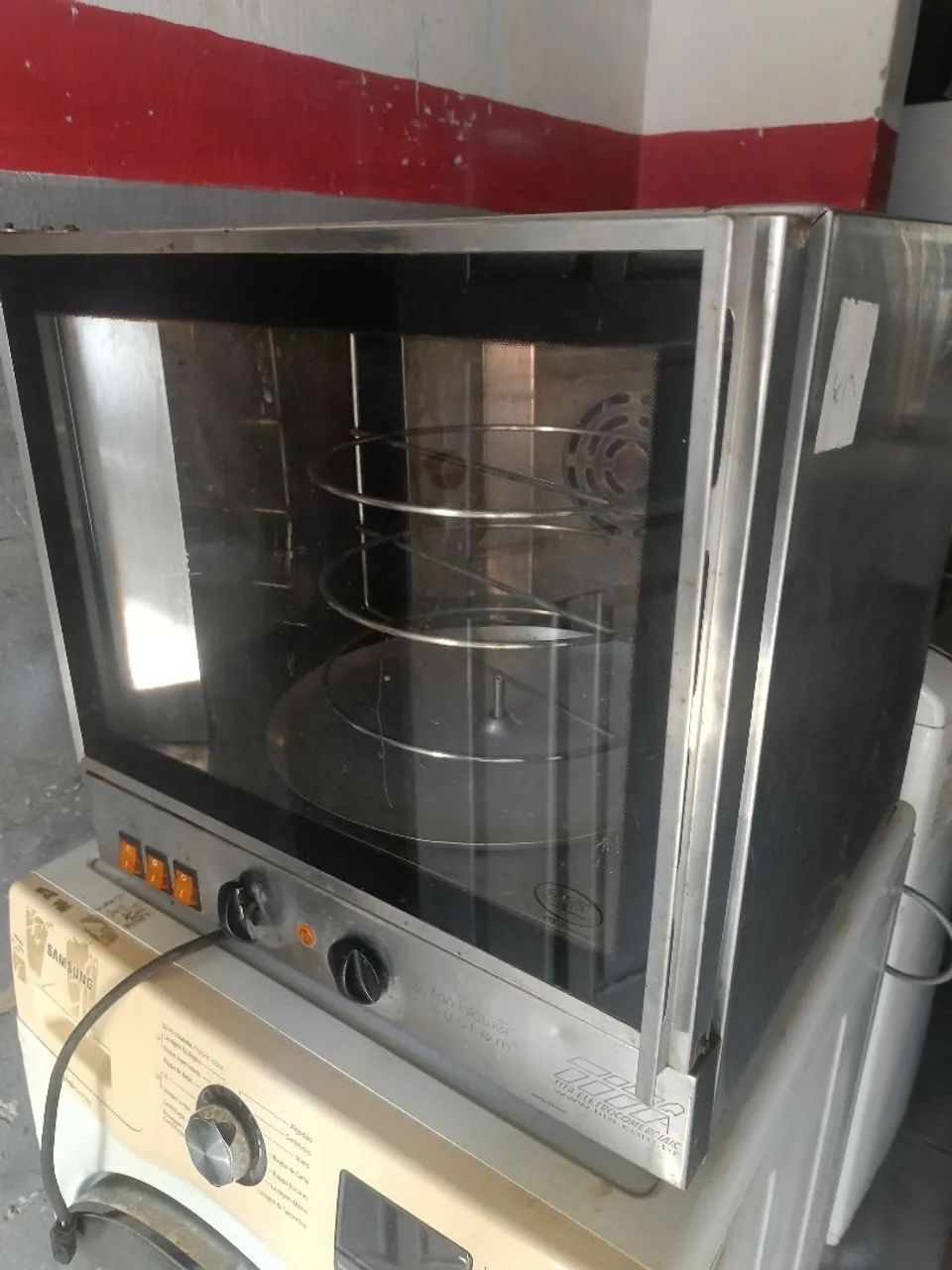 Vendo galeteira compacta assar até 4 frango de uma vez