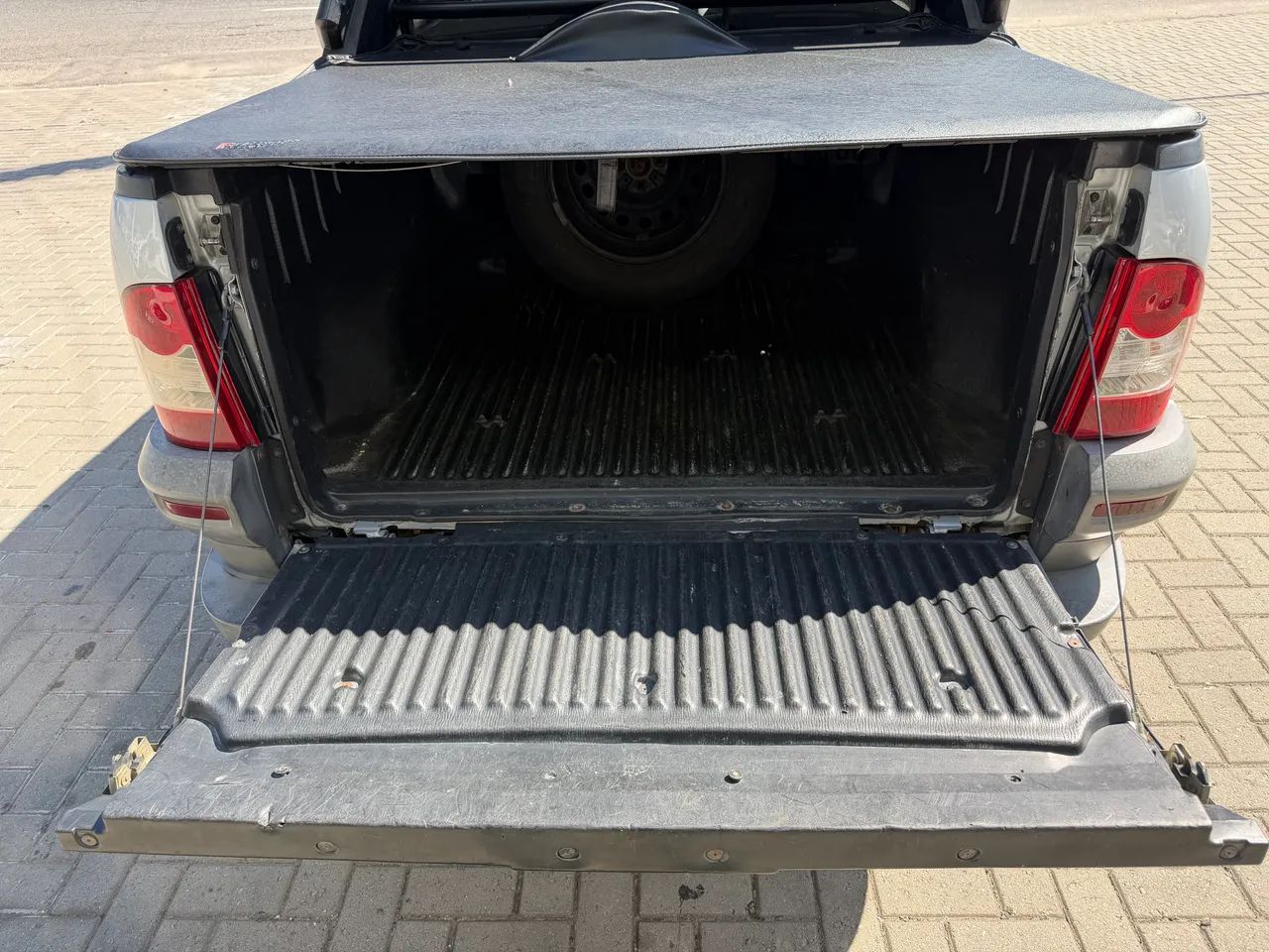 Fiat Strada Adventure1.8/ 1.8 Locker Flex CD 2012 - Foto 3