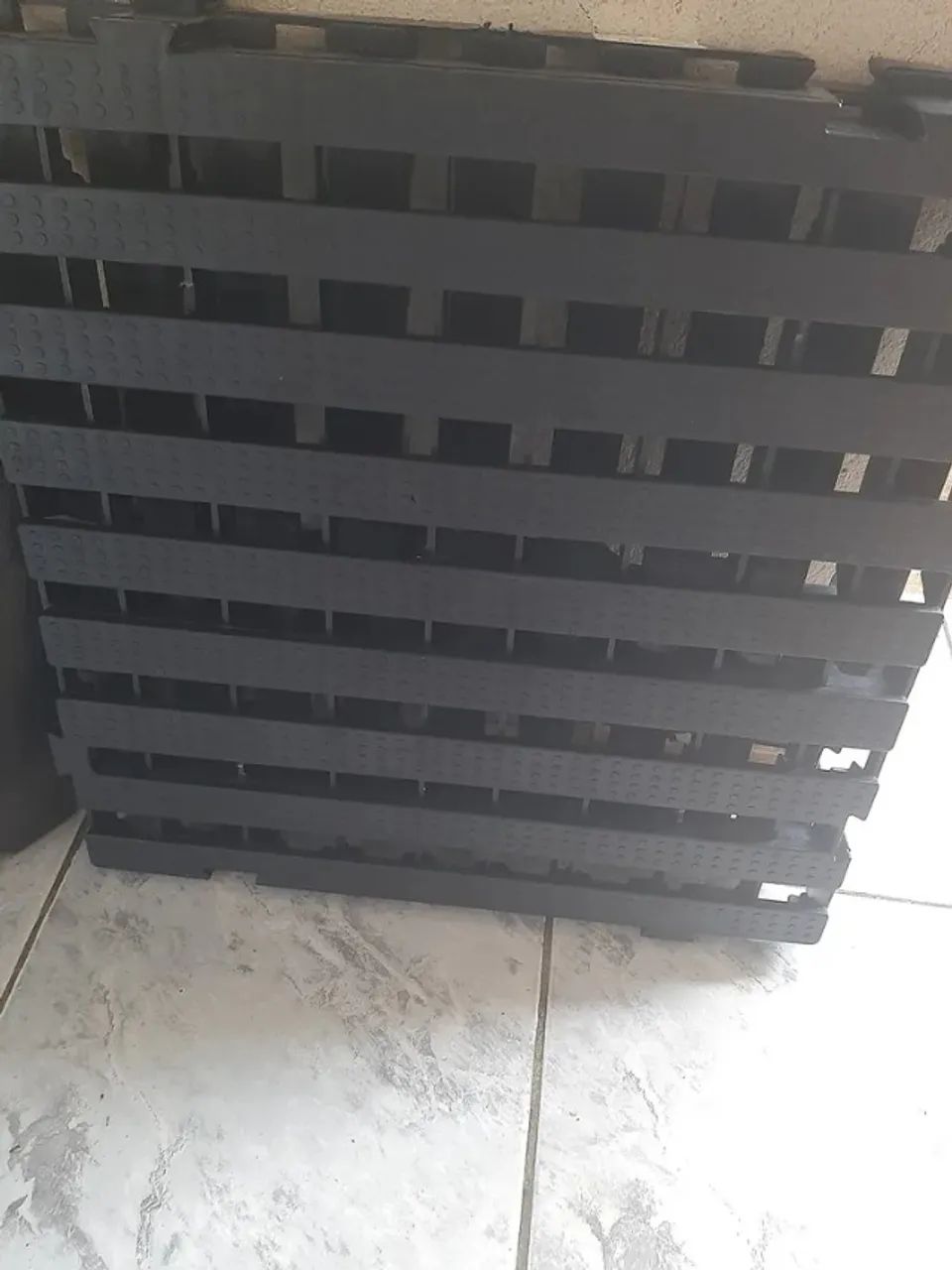 11 Pallets - Piso Plástico 50x50x4,5 Preto - Deck Box Estrado Tablado - Foto 4