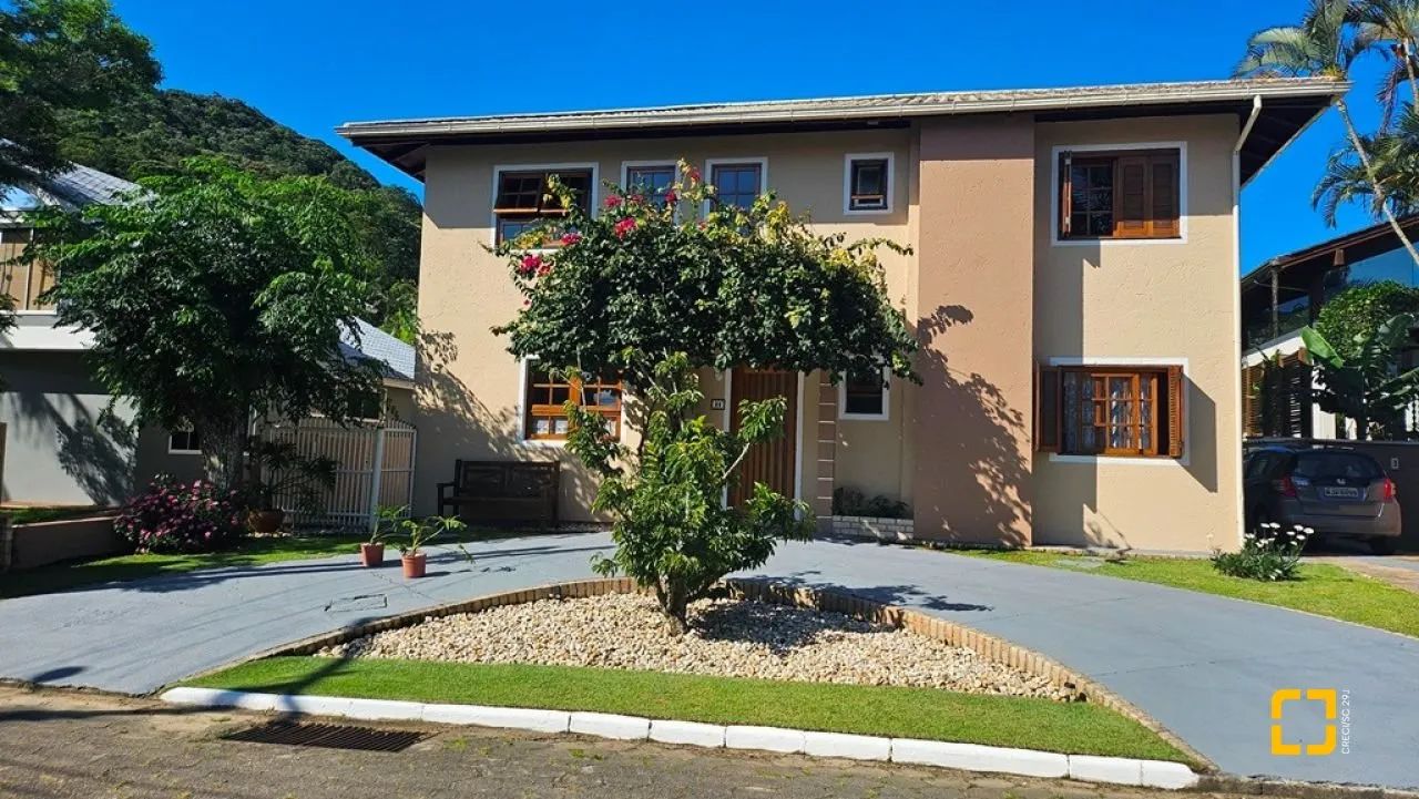 Casa em Condomínio em Sambaqui - Foto 2