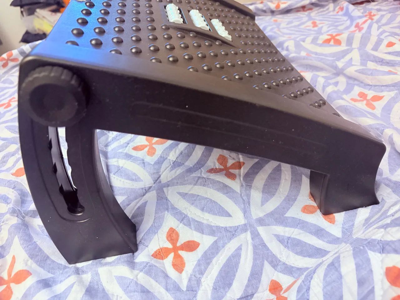 Apoio para pés ergonômico com regulagem