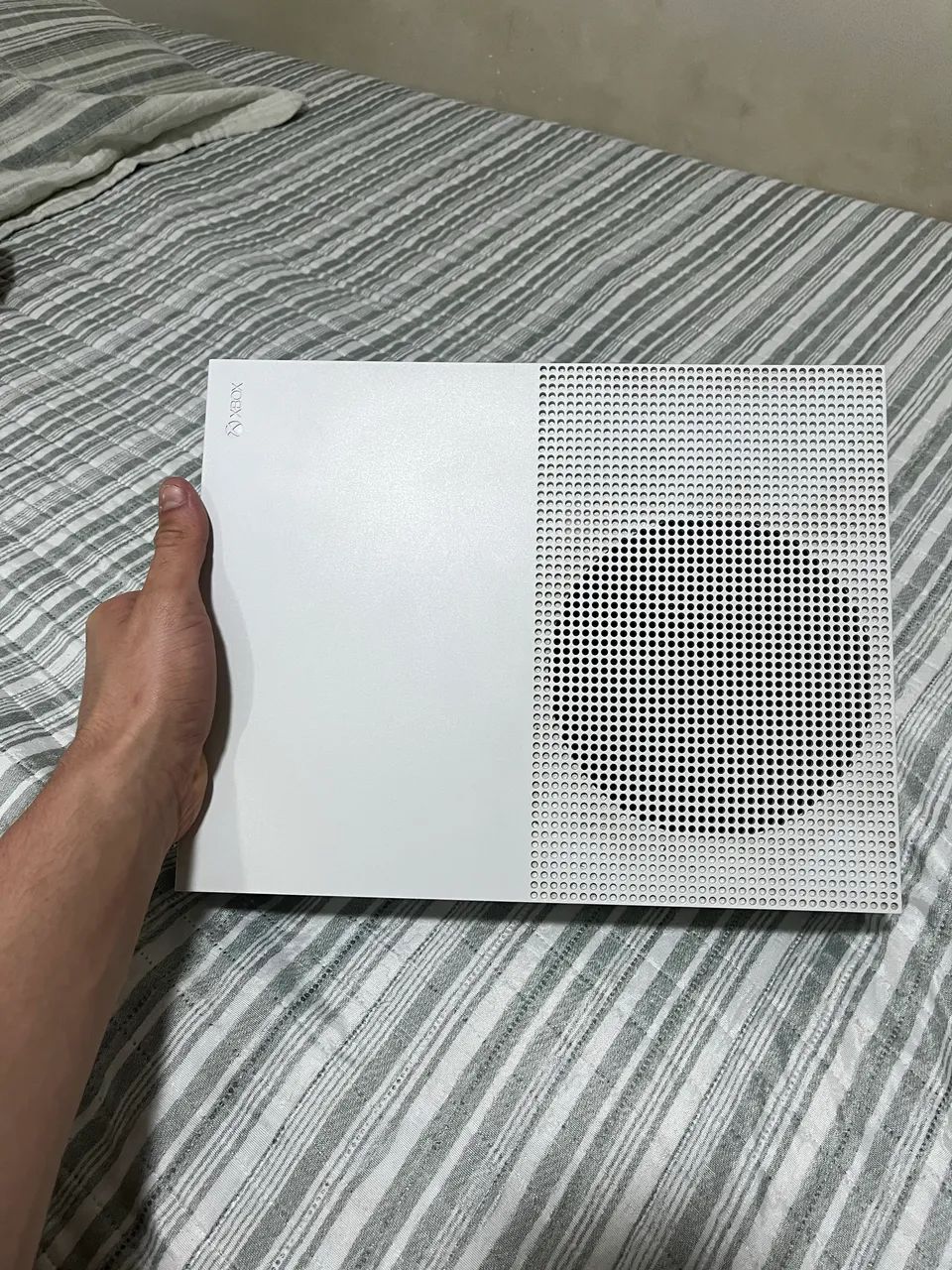 xbox one s 1tera, 2 controle +4 jogo - Foto 4