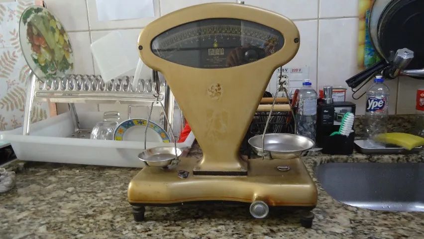 ANTIGA BALANÇA DE PRECISÃO FUNCIONAL FRANCESCO MACCHI CAPACIDADE 500 GR - Foto 2