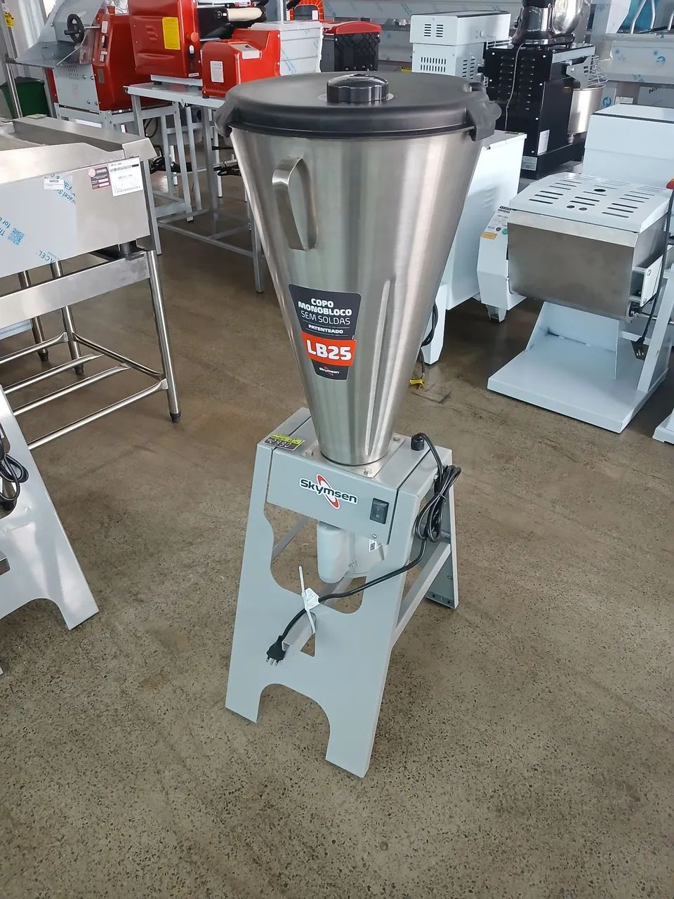 Liquidificador Industrial Skymsen Basculante 25 Litros  - Foto 2