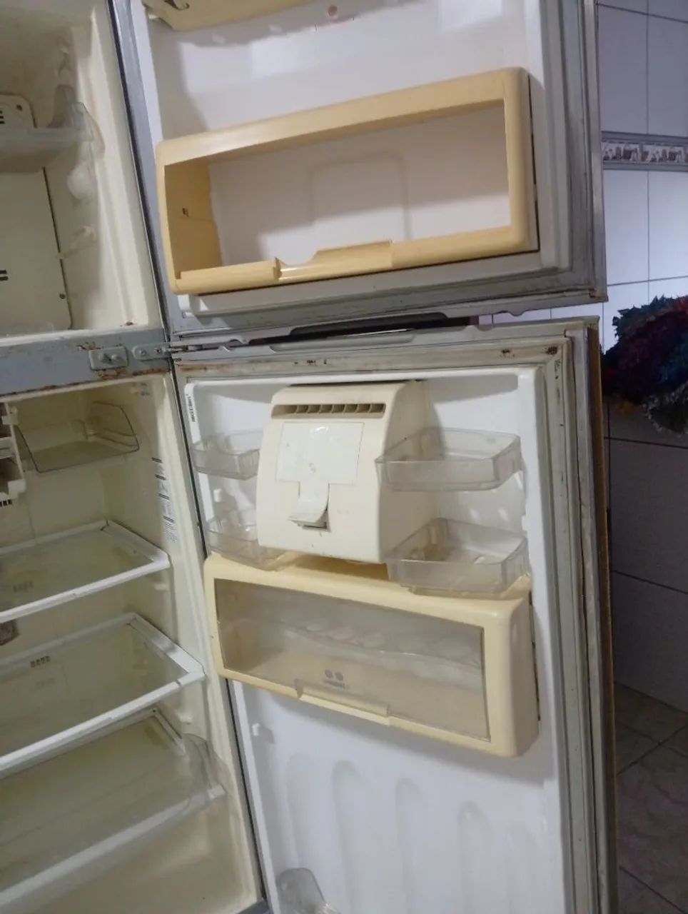 VENDO DUAS GELADEIRA SEM FUNCIONAR  - Foto 3