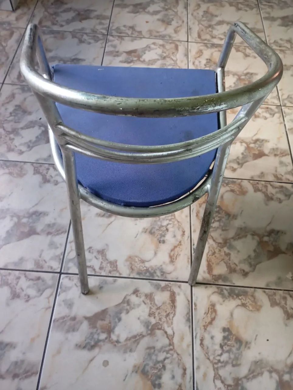 cadeira antiga de ferro 