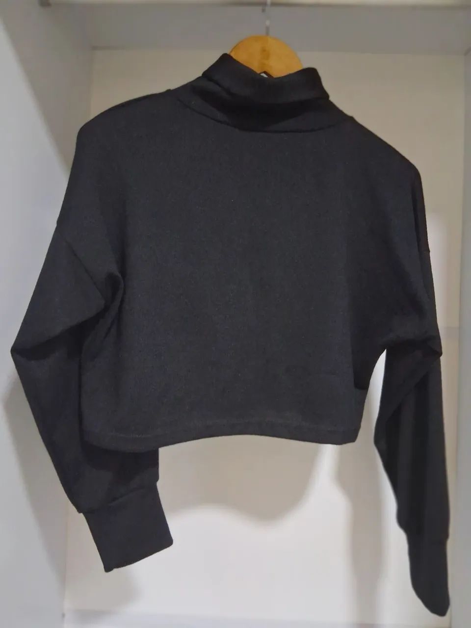BLUSA LÃ CROPPED  GOLA ALTA