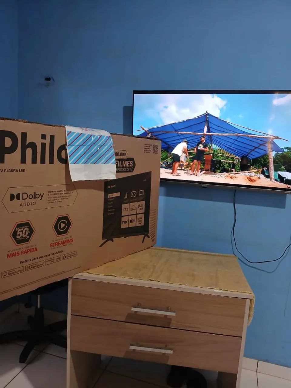 Vendo TV Philco 43 polegadas Smart apenas 2 meses de uso, não  aceito troca .. valor: 1000