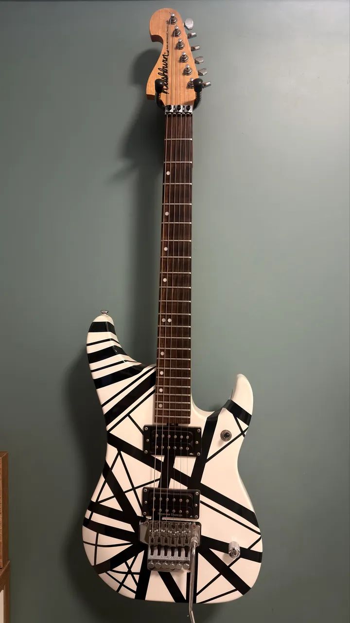 Guitarra Washburn N2 customizada