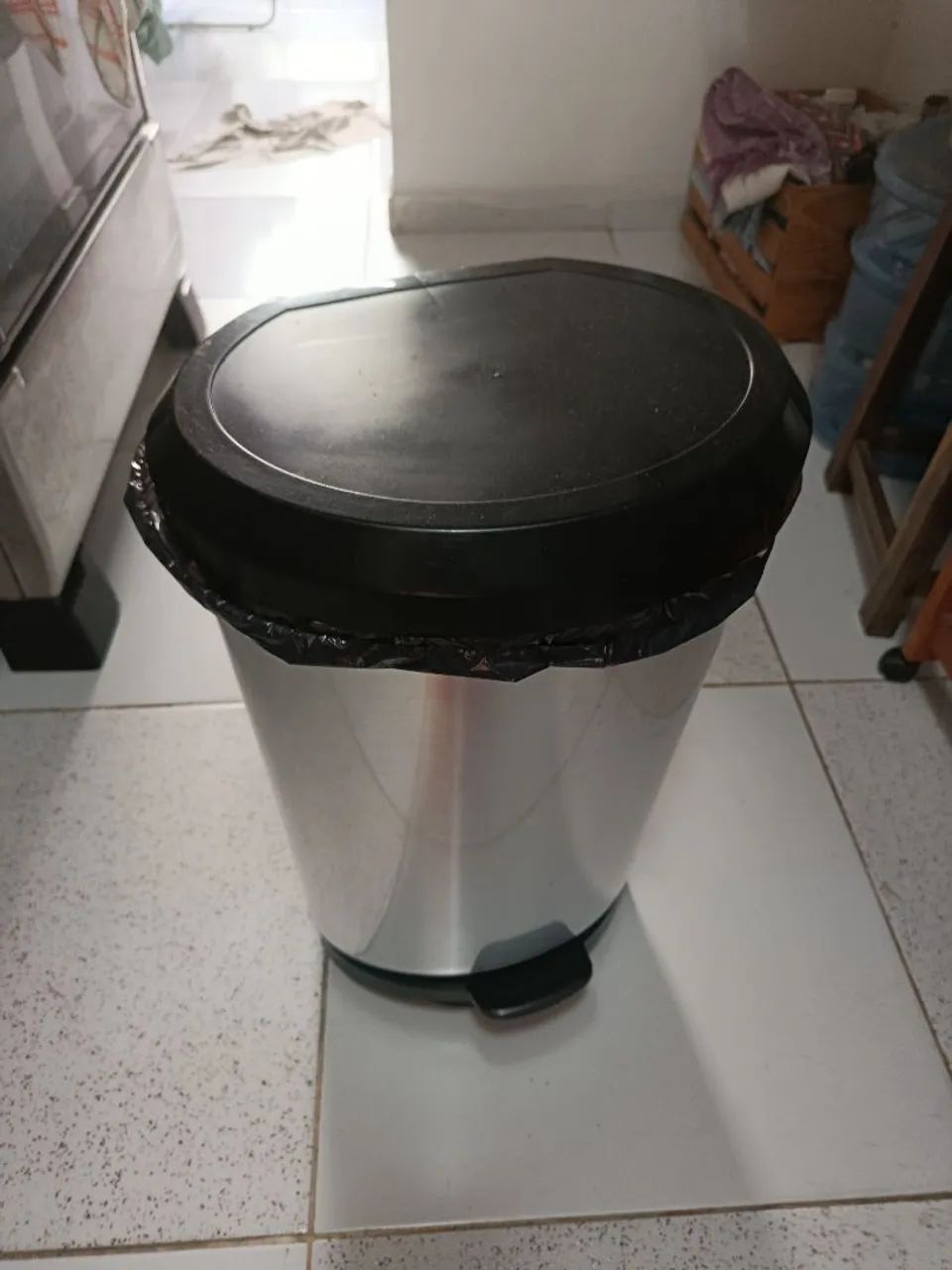 Lixeira 20L com pedal.