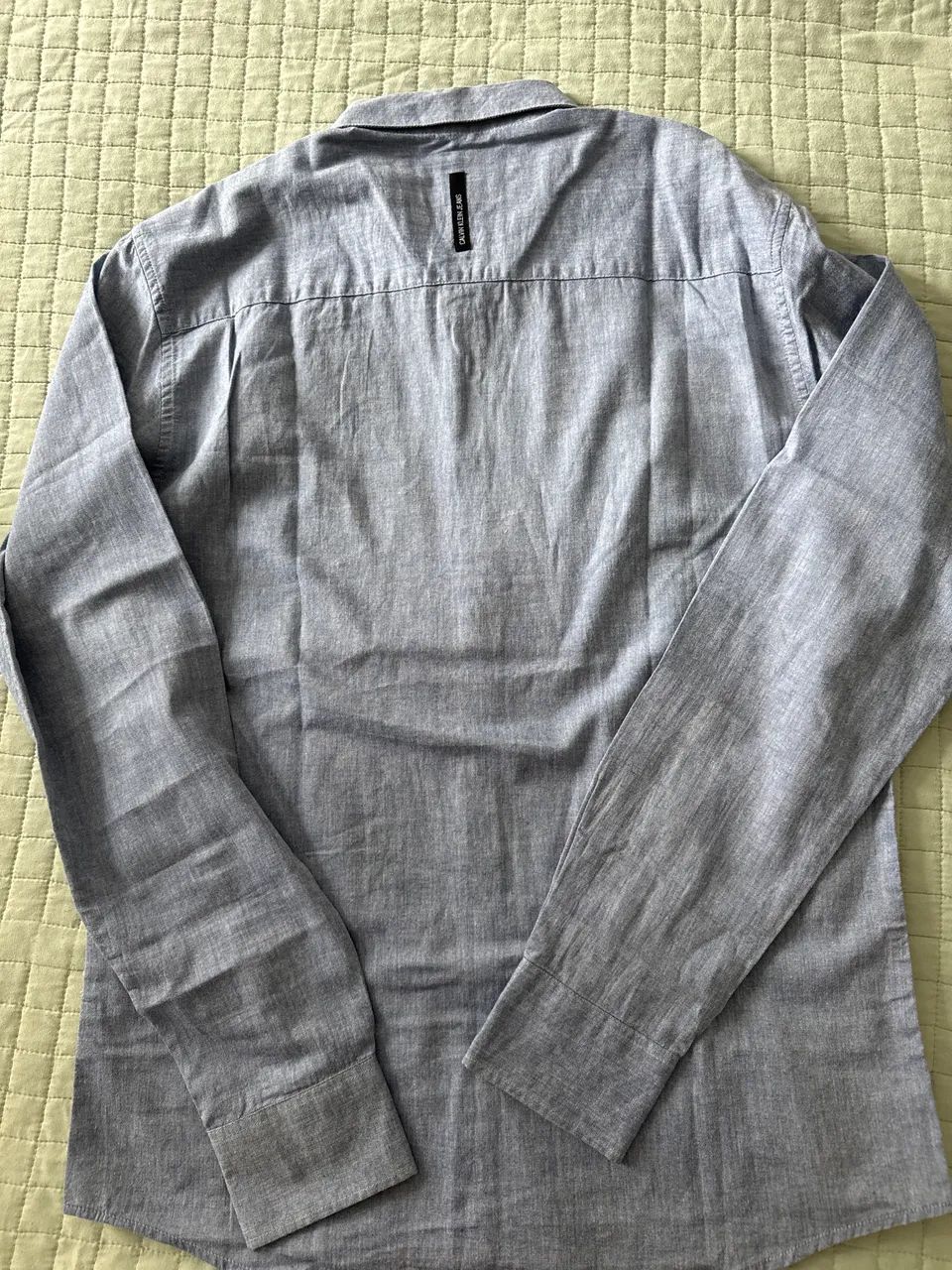 Bermudas número 40 e uma camisa  - Foto 4