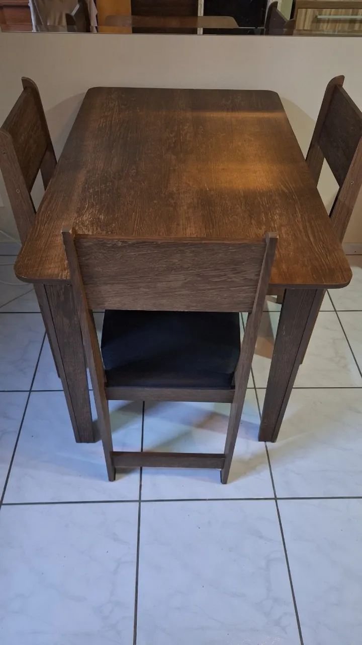 Mesa de jantar 4 lugares, com 3 cadeiras - Foto 2