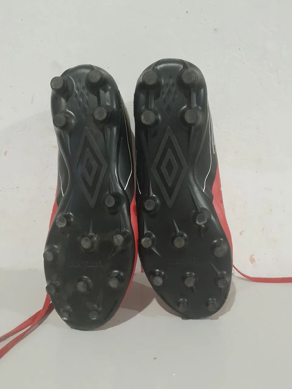 CHUTEIRA UMBRO FIFTY LAEGUE. Tamanho: 40. (Original da centauro) - Foto 5