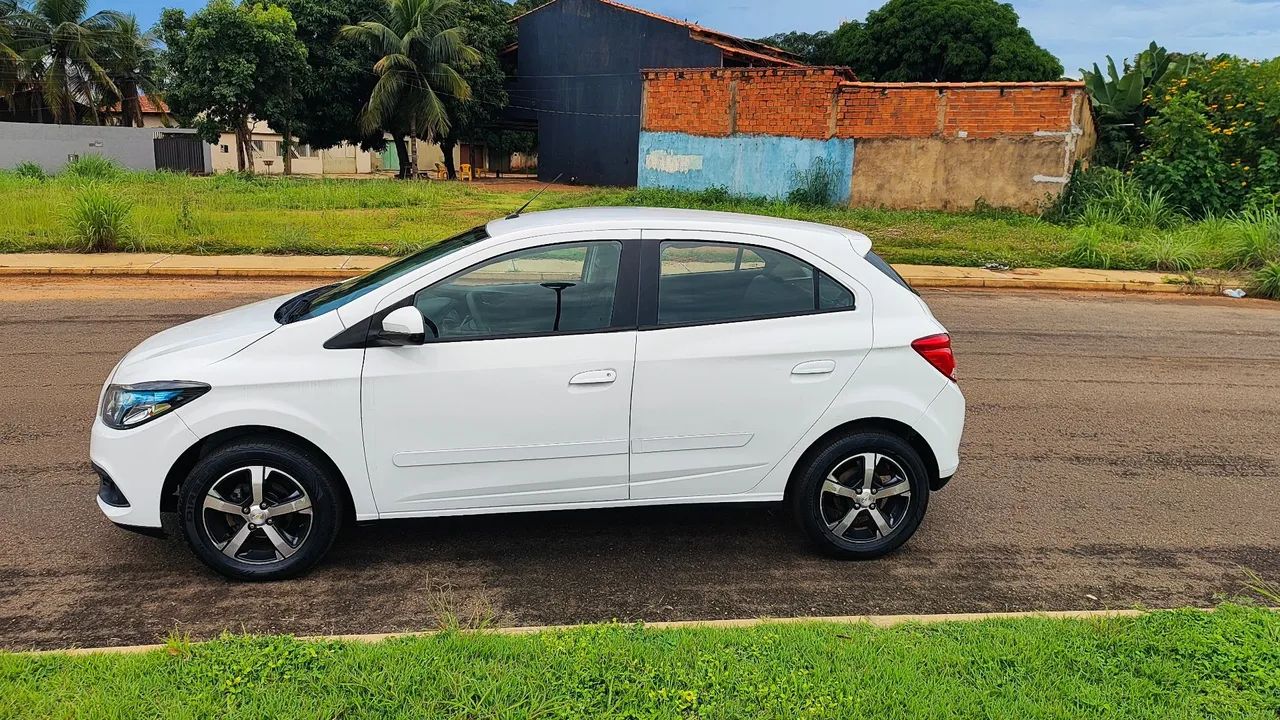 Chevrolet Onix Hatch LT 1.4 8V Flex Power Mec. 4P 2014 - Foto 3
