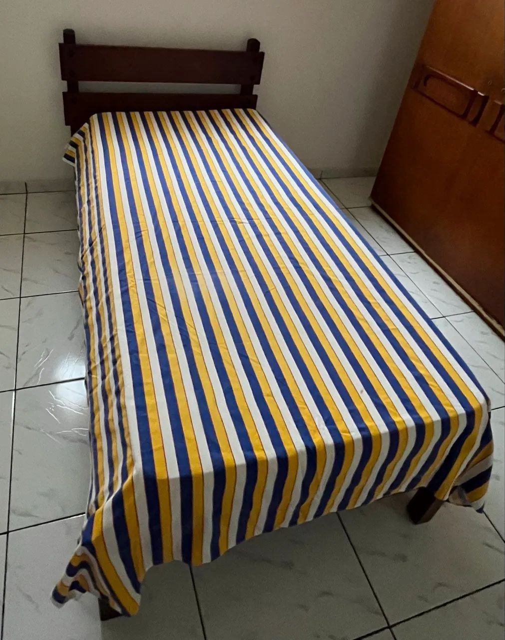 Cama de Solteiro em Madeira Maciça - Muito Resistente