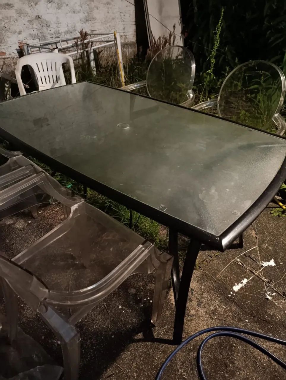 Mesa de vidro com 4 cadeira acrílico  - Foto 3