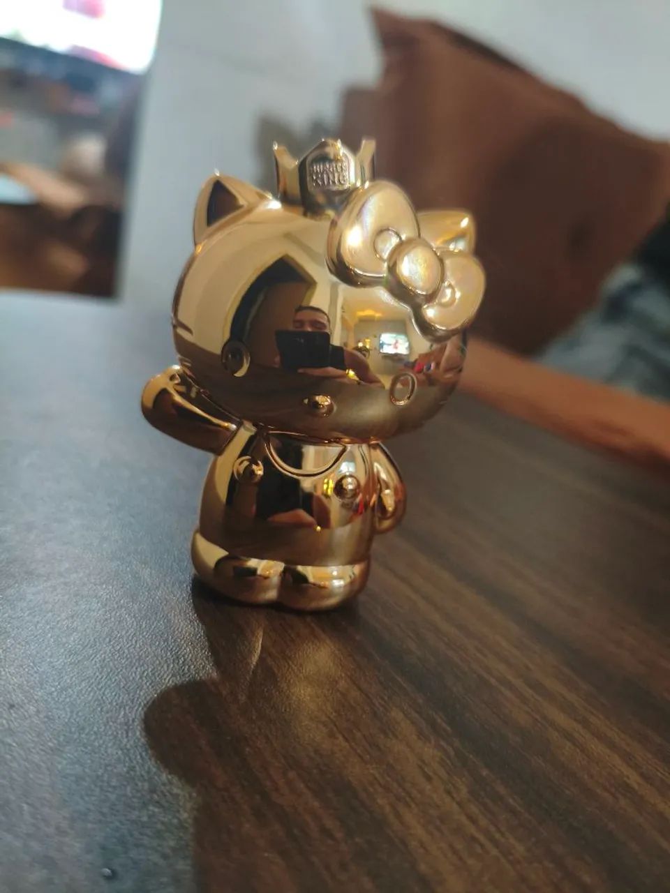 Hello Kitty Dourada - Foto 2