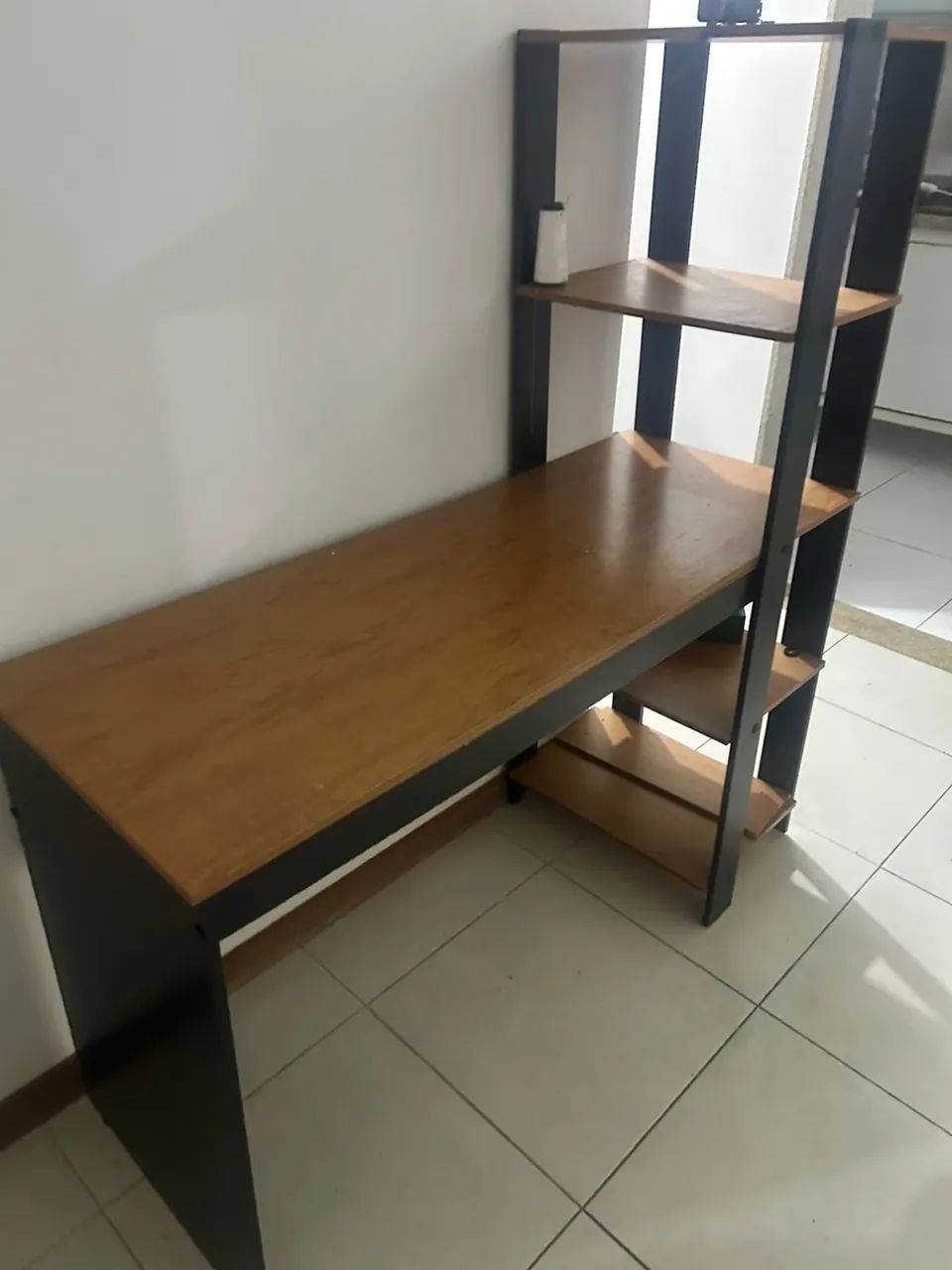 Mesa com Prateleira