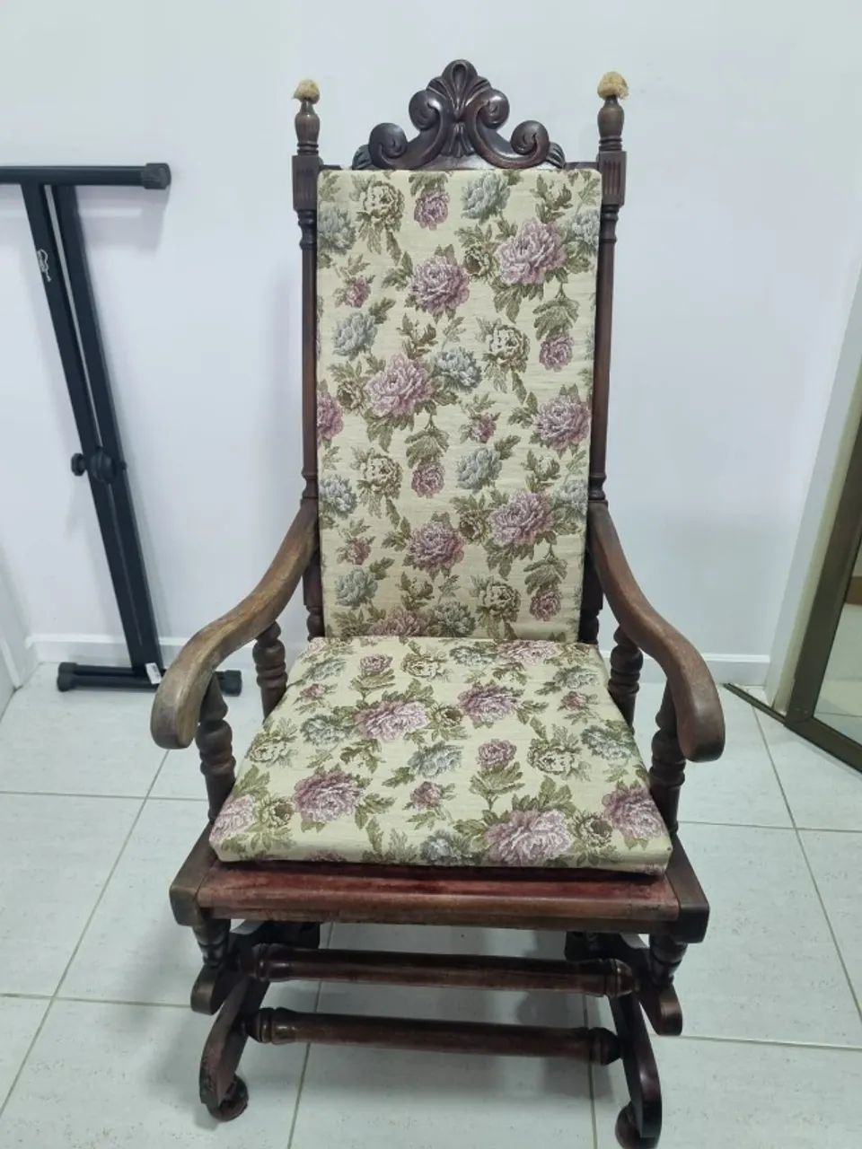 Cadeira de Balanço Antiga / Antiquário
