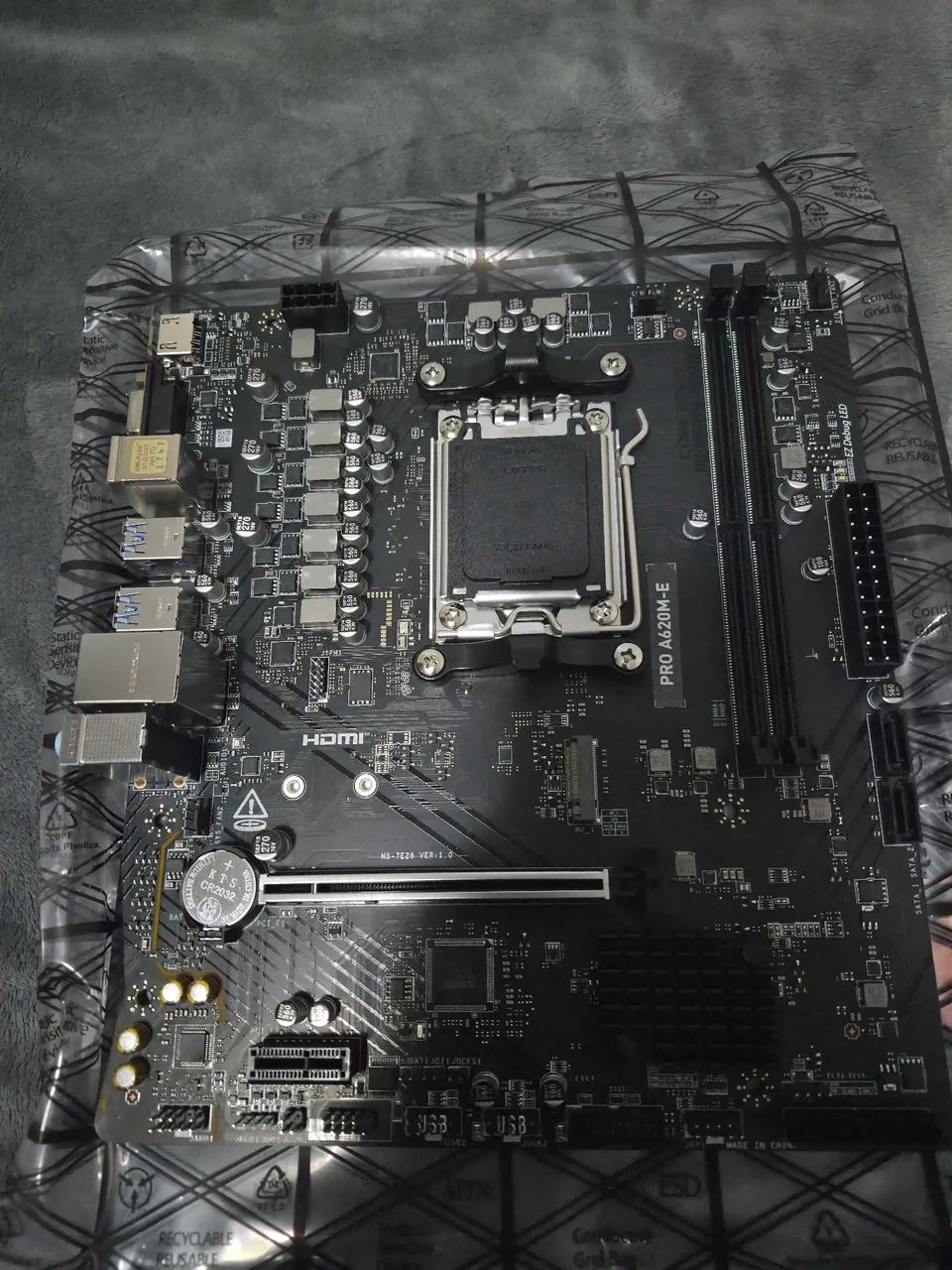 Placa-Mãe MSI PRO A620M-E AM5 (DDR5) - NOVA / LACRADA NA CAIXA - Foto 5