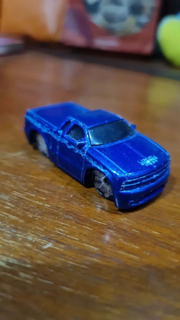 Hot Wheels Chevy S-10 Main Line - LOOSE - 1:64