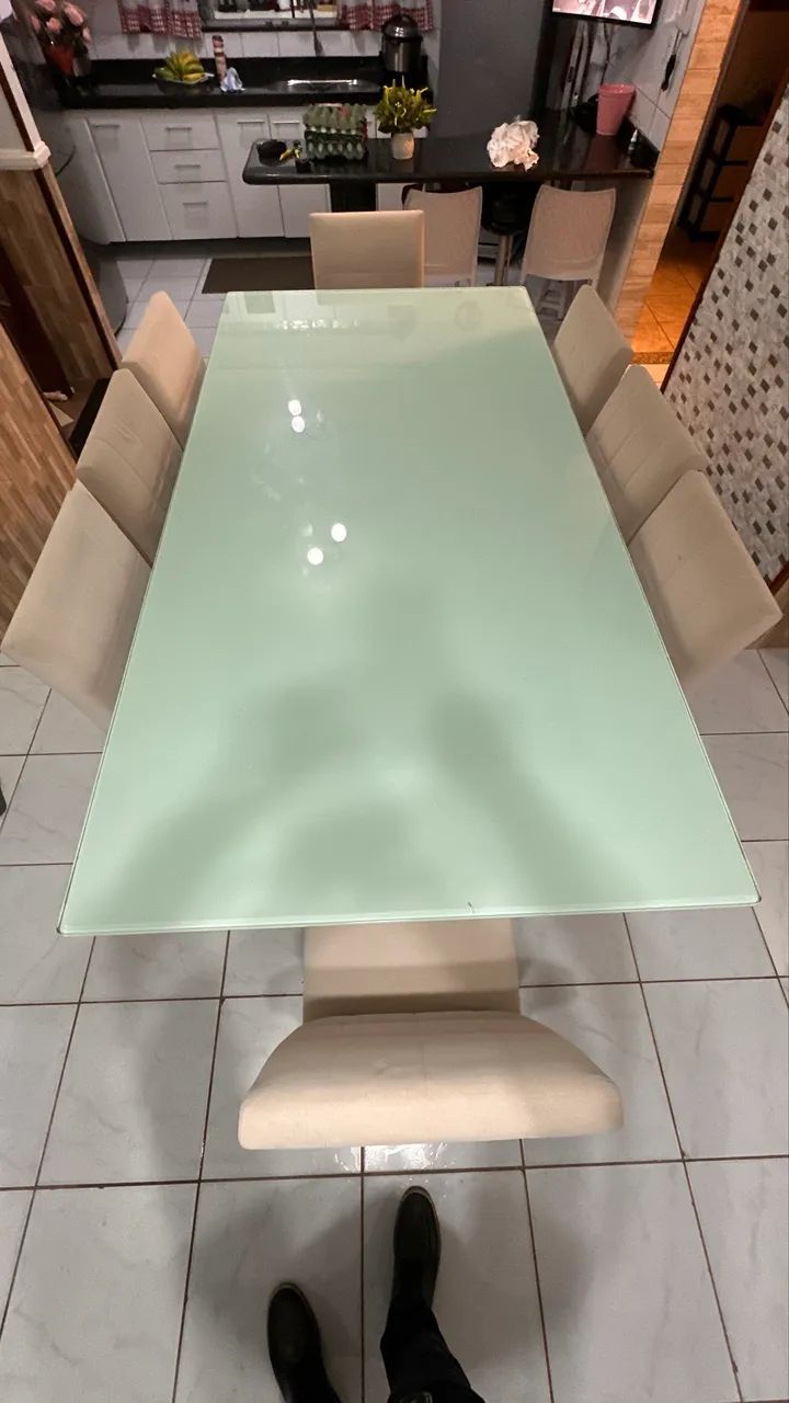 Mesa de Vidro e Madeira com 8 Cadeiras - Foto 2