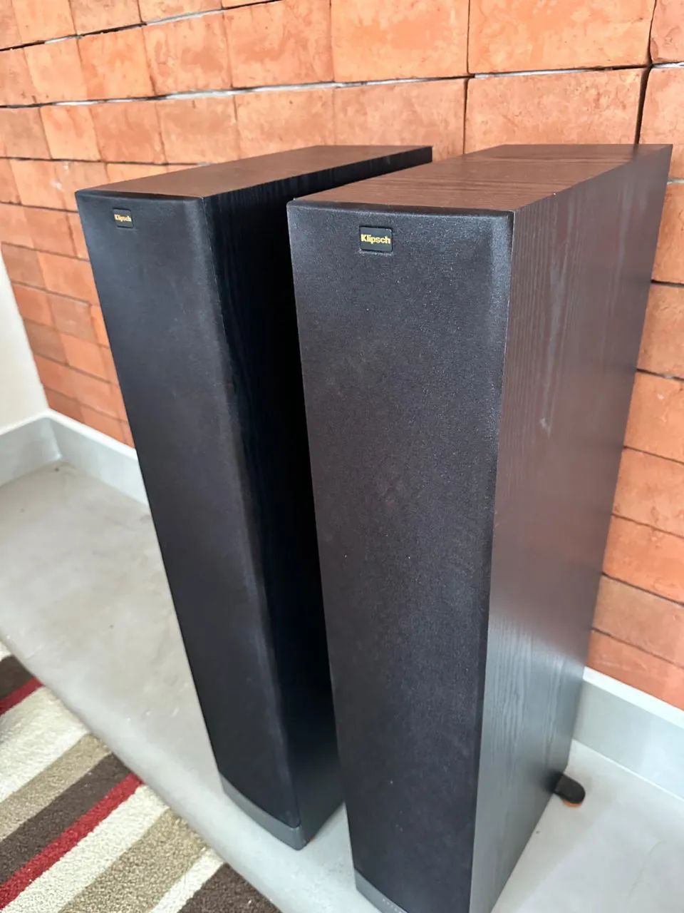 Par de Caixas Klipsch - Black Ash - MODELO RF 52 II BLACK