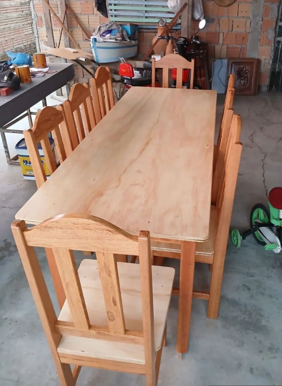 Vendo uma mesa de madeira grande com 8 cadeira - Foto 3