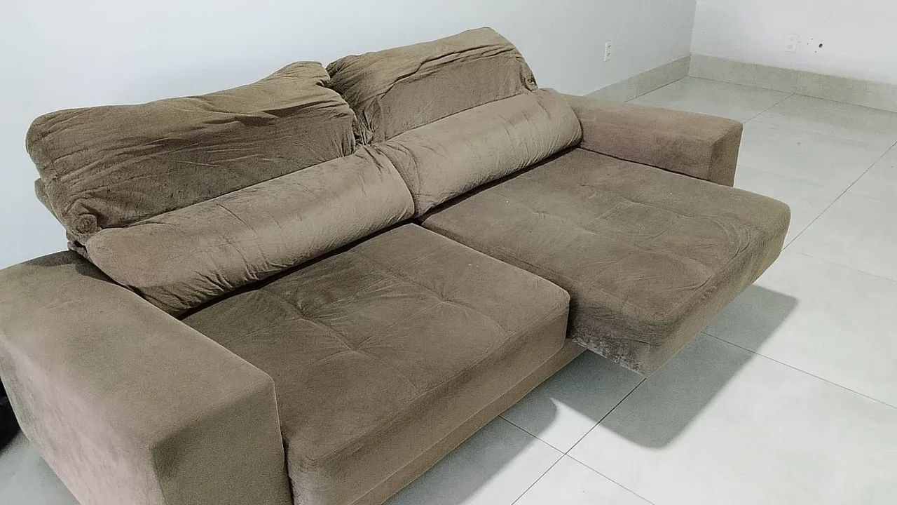 Vende-se sofá retrátil e reclinável.